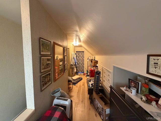 1524 S 9th Avenue, Escanaba, MI 49829