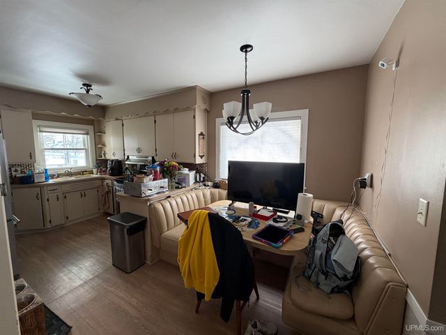 1524 S 9th Avenue, Escanaba, MI 49829