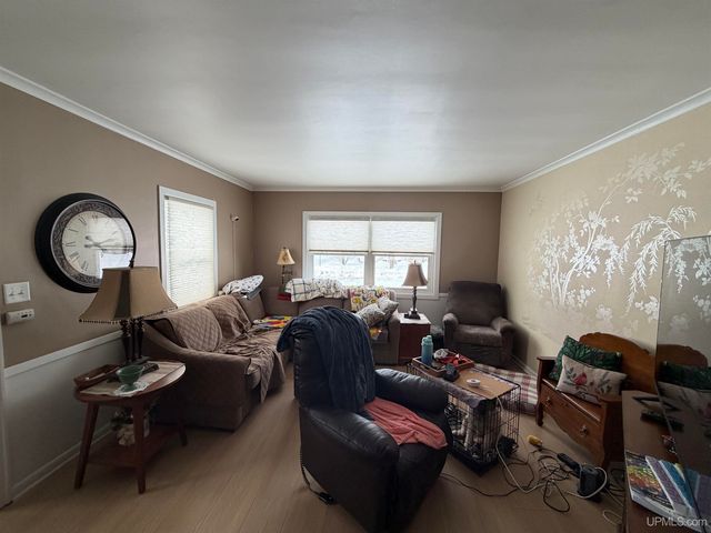 1524 S 9th Avenue, Escanaba, MI 49829