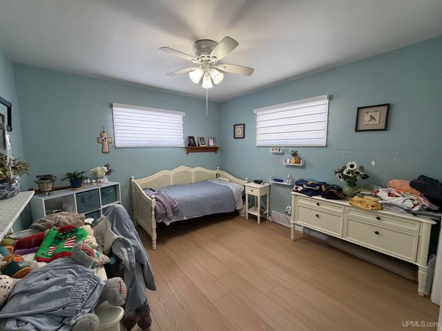 1524 S 9th Avenue, Escanaba, MI 49829