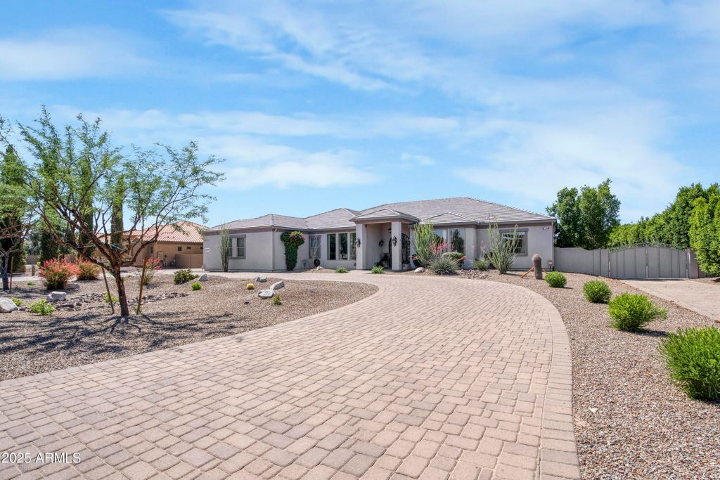 16645 W PAPAGO Street, Goodyear, AZ 85338 — photo 2