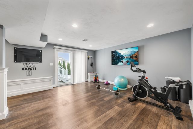 20 Pheasant Run Ct, Wrentham, MA 02093