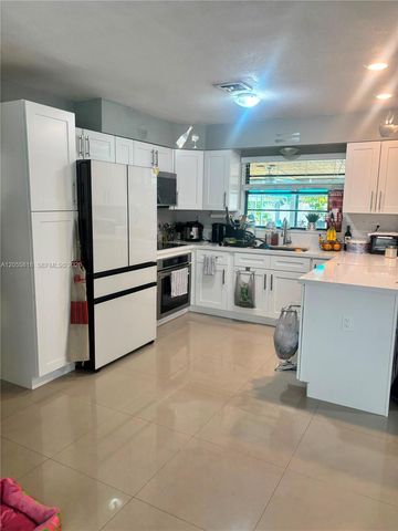 1892 NW 8th Ter, Homestead, FL 33030