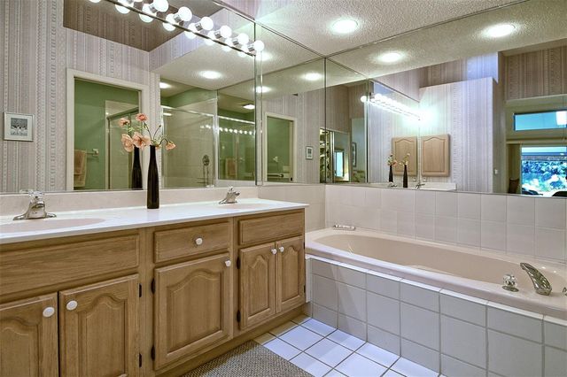 720 CONNEMARA COURT, Venice, FL 34292