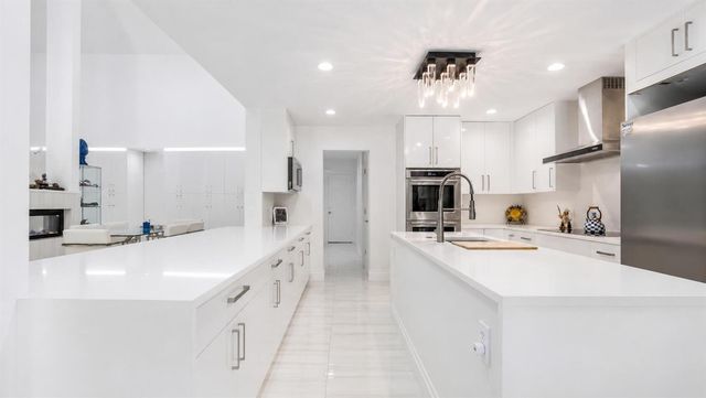 501 Sandpiper Way, Boca Raton, FL 33431