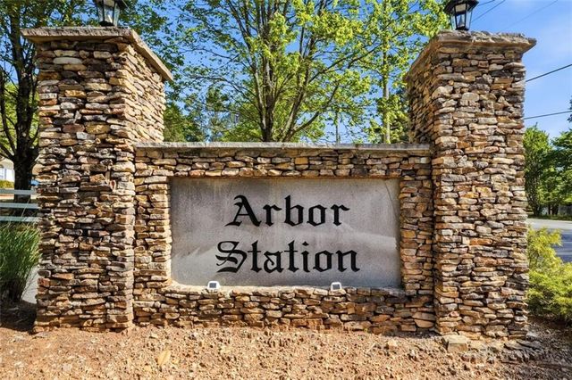 6870 Creekwood Drive, Douglasville, GA 30135