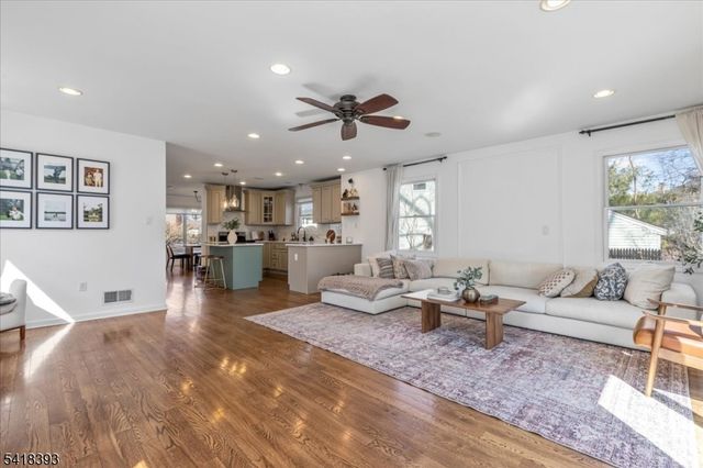 10 Tulip Ct, Kenilworth Boro, NJ 07033