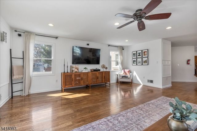 10 Tulip Ct, Kenilworth Boro, NJ 07033