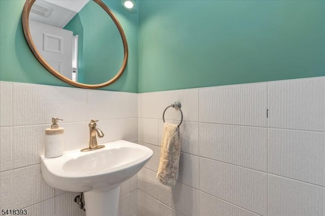 10 Tulip Ct, Kenilworth Boro, NJ 07033