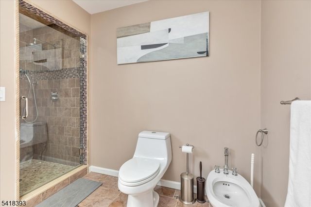 10 Tulip Ct, Kenilworth Boro, NJ 07033