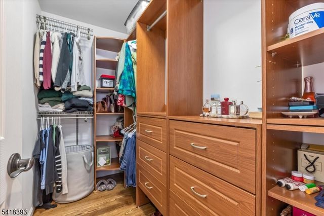 10 Tulip Ct, Kenilworth Boro, NJ 07033