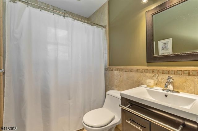 10 Tulip Ct, Kenilworth Boro, NJ 07033