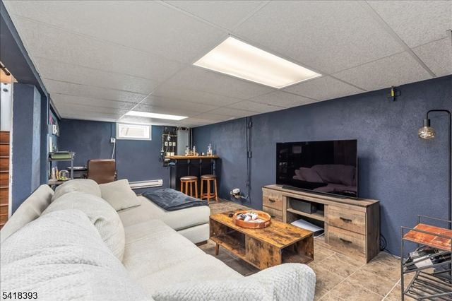 10 Tulip Ct, Kenilworth Boro, NJ 07033