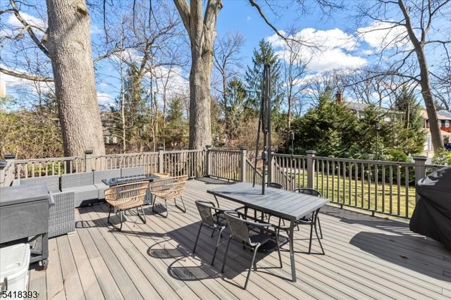 10 Tulip Ct, Kenilworth Boro, NJ 07033