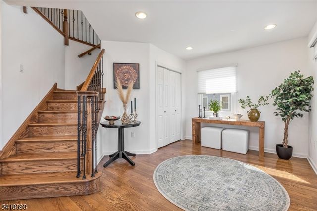 10 Tulip Ct, Kenilworth Boro, NJ 07033