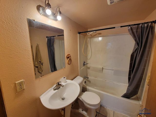 217 E MONROE ST, Rapid City, SD 57701