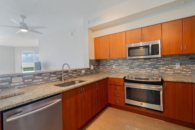 806 E Windward Way 405, Lantana, FL 33462