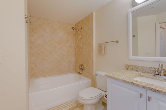 806 E Windward Way 405, Lantana, FL 33462