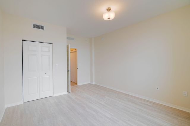 806 E Windward Way 405, Lantana, FL 33462