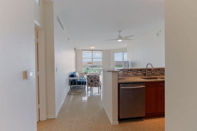 806 E Windward Way 405, Lantana, FL 33462