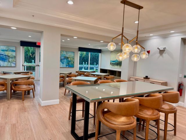 806 E Windward Way 405, Lantana, FL 33462