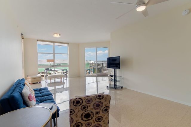 806 E Windward Way 405, Lantana, FL 33462