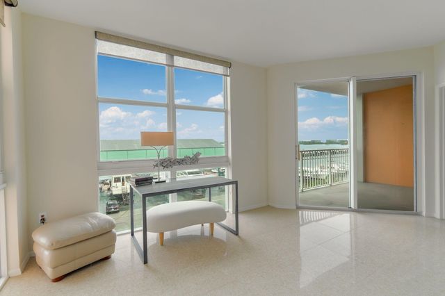 806 E Windward Way 405, Lantana, FL 33462