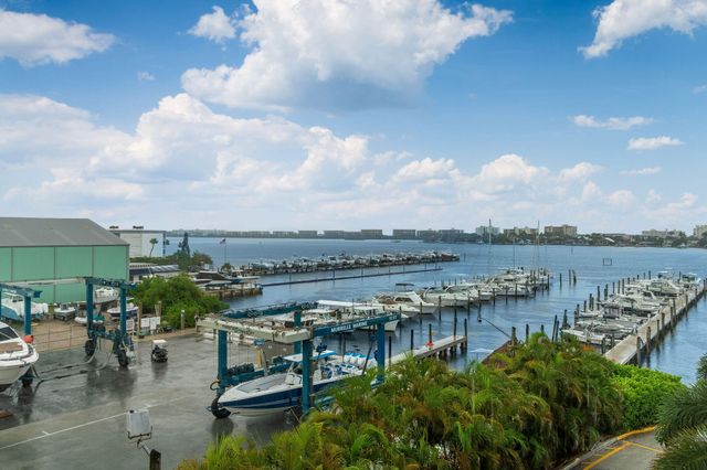 806 E Windward Way 405, Lantana, FL 33462