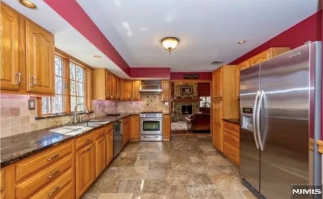 9 Buckhaven Trail, Hardyston, NJ 07460