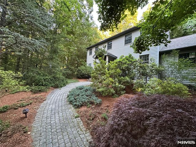 9 Buckhaven Trail, Hardyston, NJ 07460