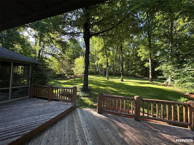 9 Buckhaven Trail, Hardyston, NJ 07460