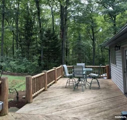9 Buckhaven Trail, Hardyston, NJ 07460