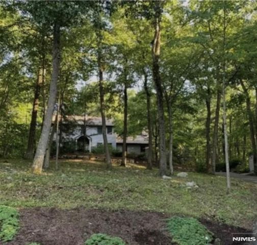 9 Buckhaven Trail, Hardyston, NJ 07460