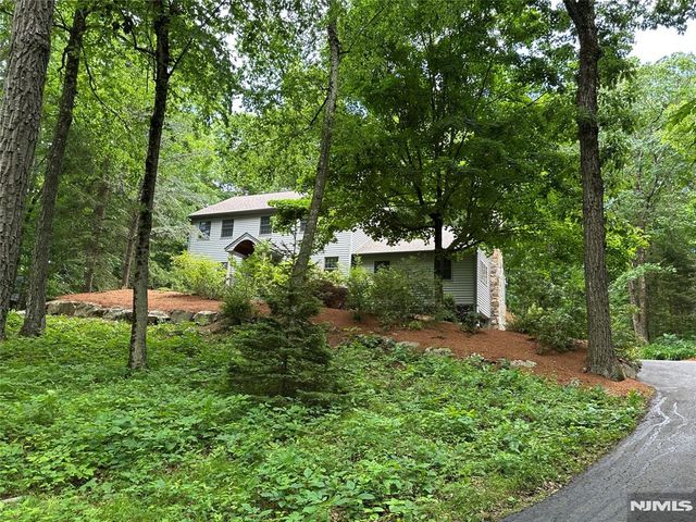 9 Buckhaven Trail, Hardyston, NJ 07460