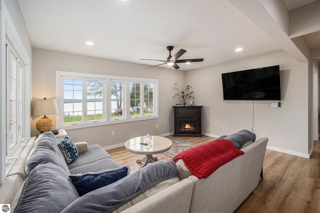 4642 Main Street, Onekama, MI 49675