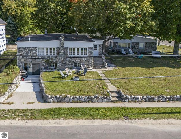 4642 Main Street, Onekama, MI 49675