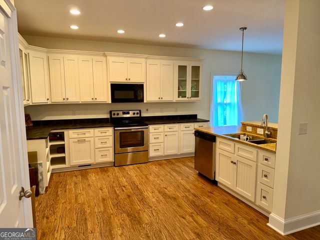 27 Classic Drive, Hartwell, GA 30643