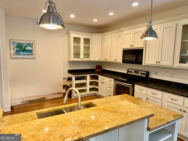 27 Classic Drive, Hartwell, GA 30643