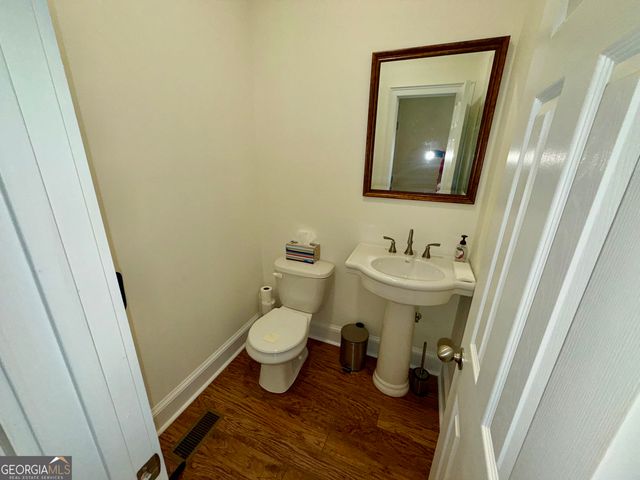 27 Classic Drive, Hartwell, GA 30643
