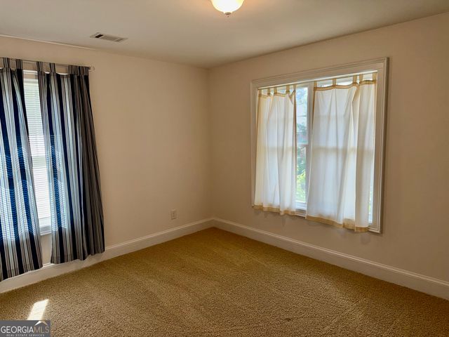 27 Classic Drive, Hartwell, GA 30643