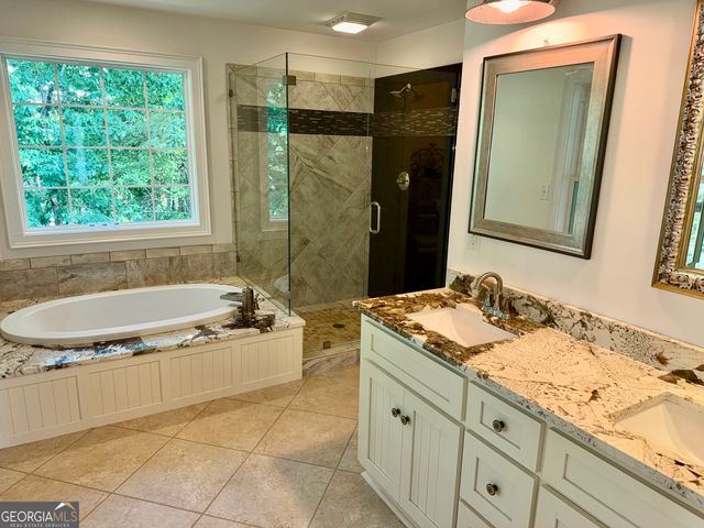27 Classic Drive, Hartwell, GA 30643