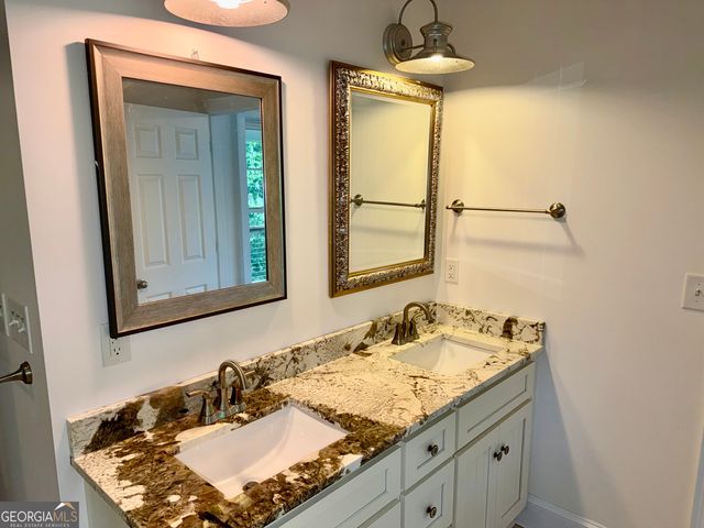 27 Classic Drive, Hartwell, GA 30643