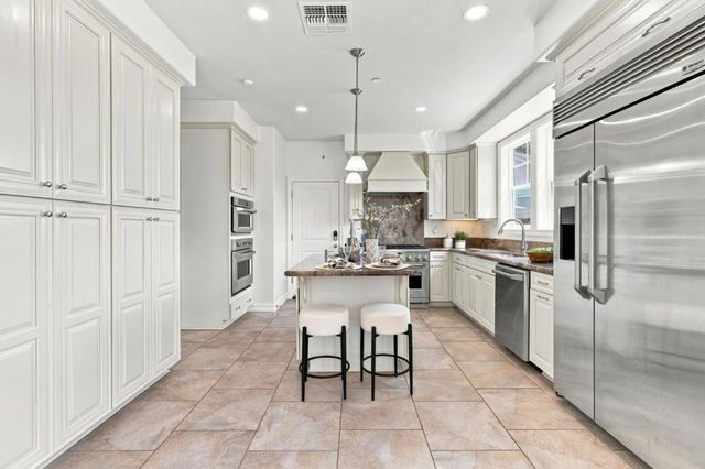 39 Live Oak Drive, San Mateo, CA 94403