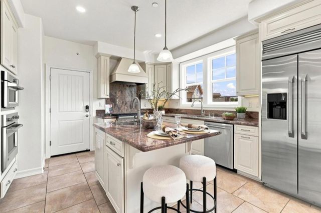 39 Live Oak Drive, San Mateo, CA 94403