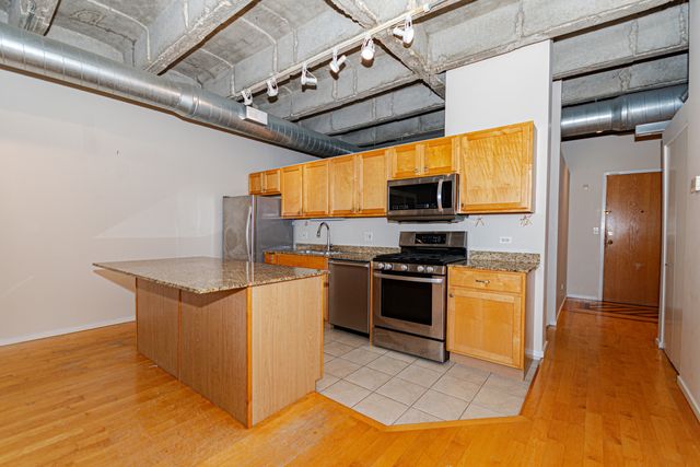 5200 S Ellis Avenue 402, Chicago, IL 60615