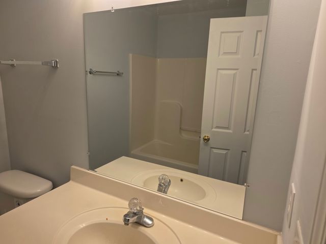 289 Raleigh Dr Apt B, Clarksville, TN 37043