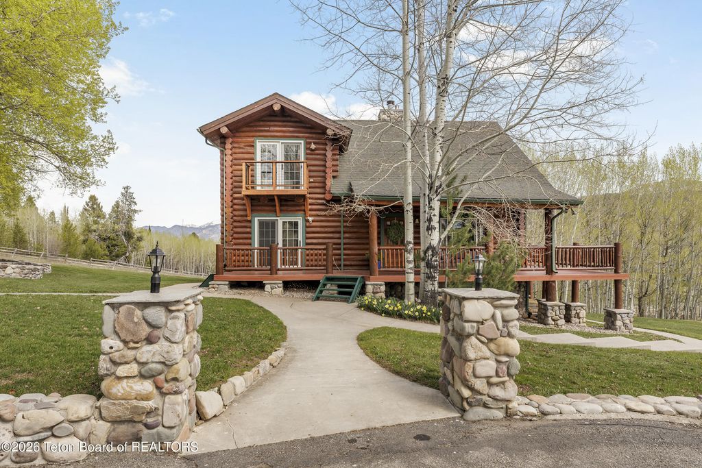 244 BLACK MOUNTAIN Lane, Alpine, WY 83128