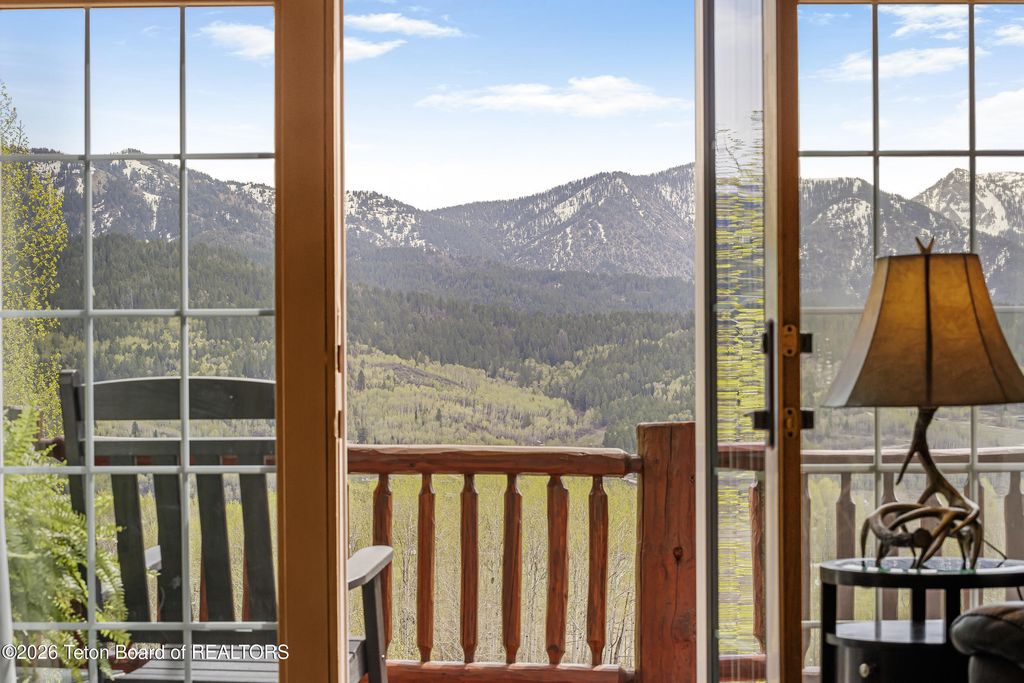 244 BLACK MOUNTAIN Lane, Alpine, WY 83128 photo 14