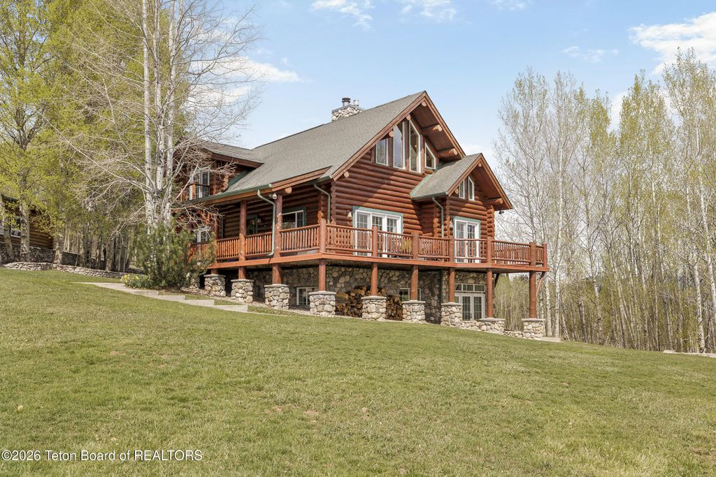 244 BLACK MOUNTAIN Lane, Alpine, WY 83128 photo 2