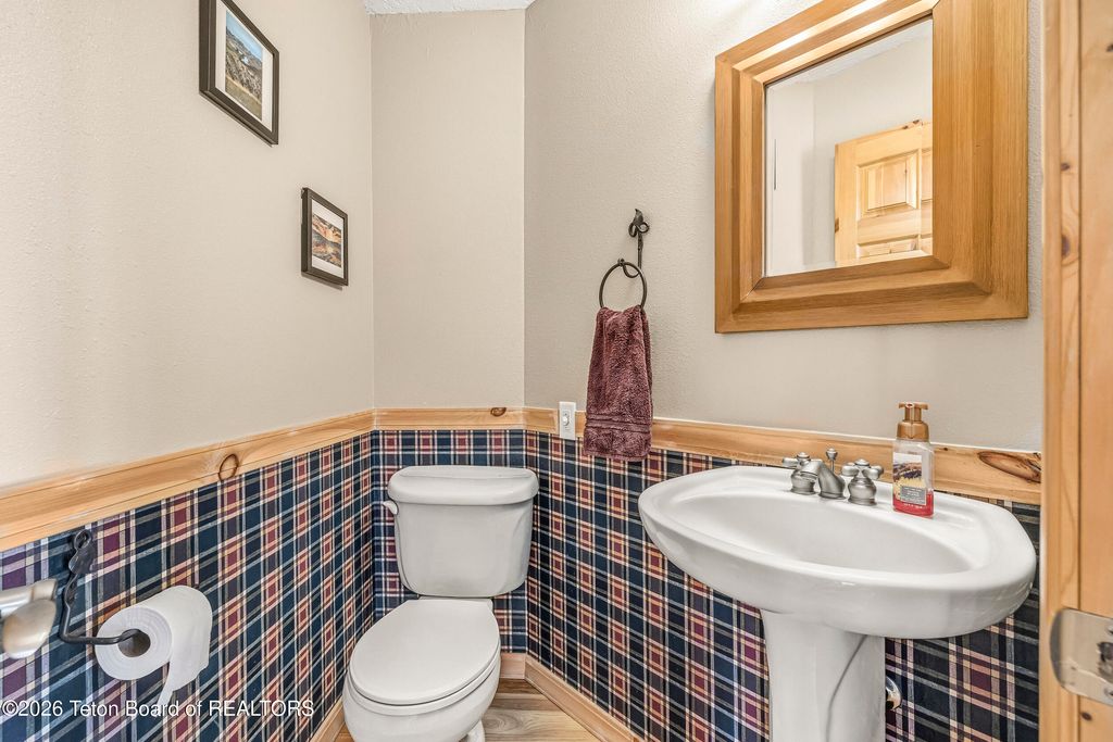 244 BLACK MOUNTAIN Lane, Alpine, WY 83128 photo 23